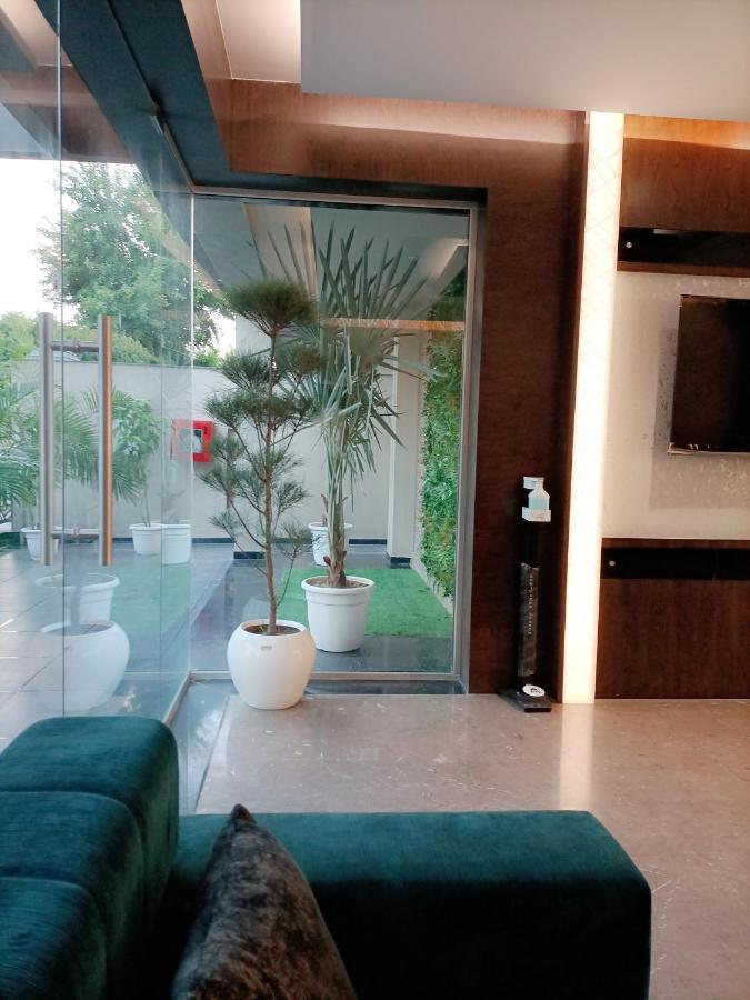 Hotel Royal Livin Varanasi Exterior photo