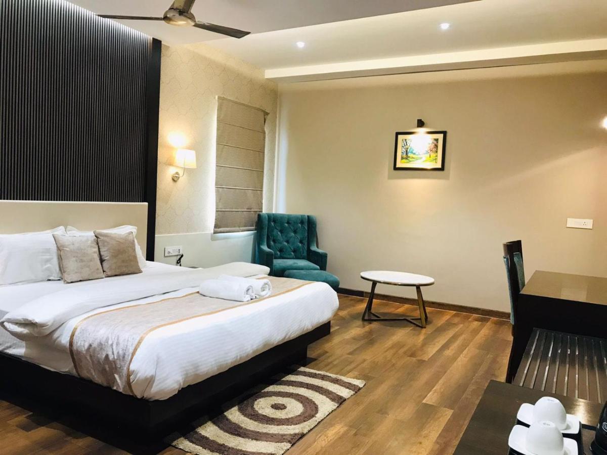 Hotel Royal Livin Varanasi Exterior photo