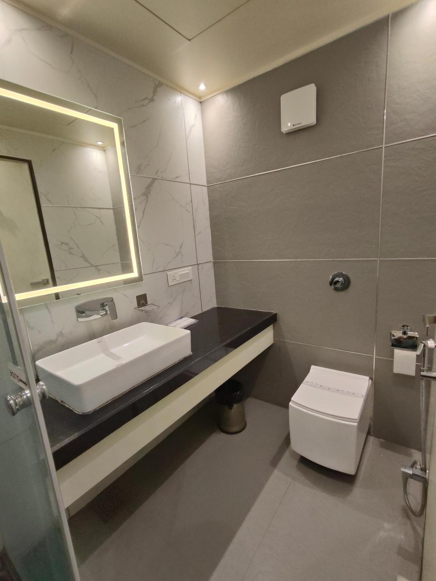 Hotel Royal Livin Varanasi Exterior photo