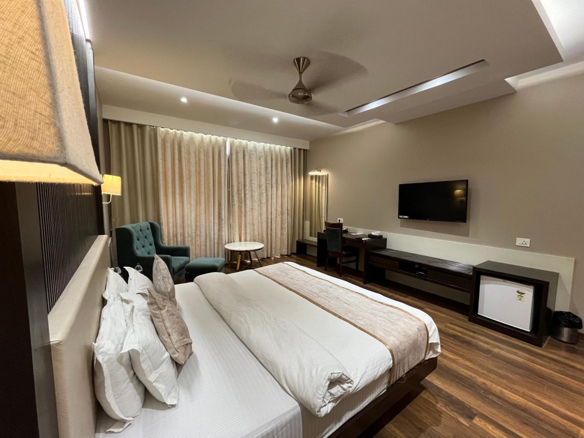 Hotel Royal Livin Varanasi Exterior photo