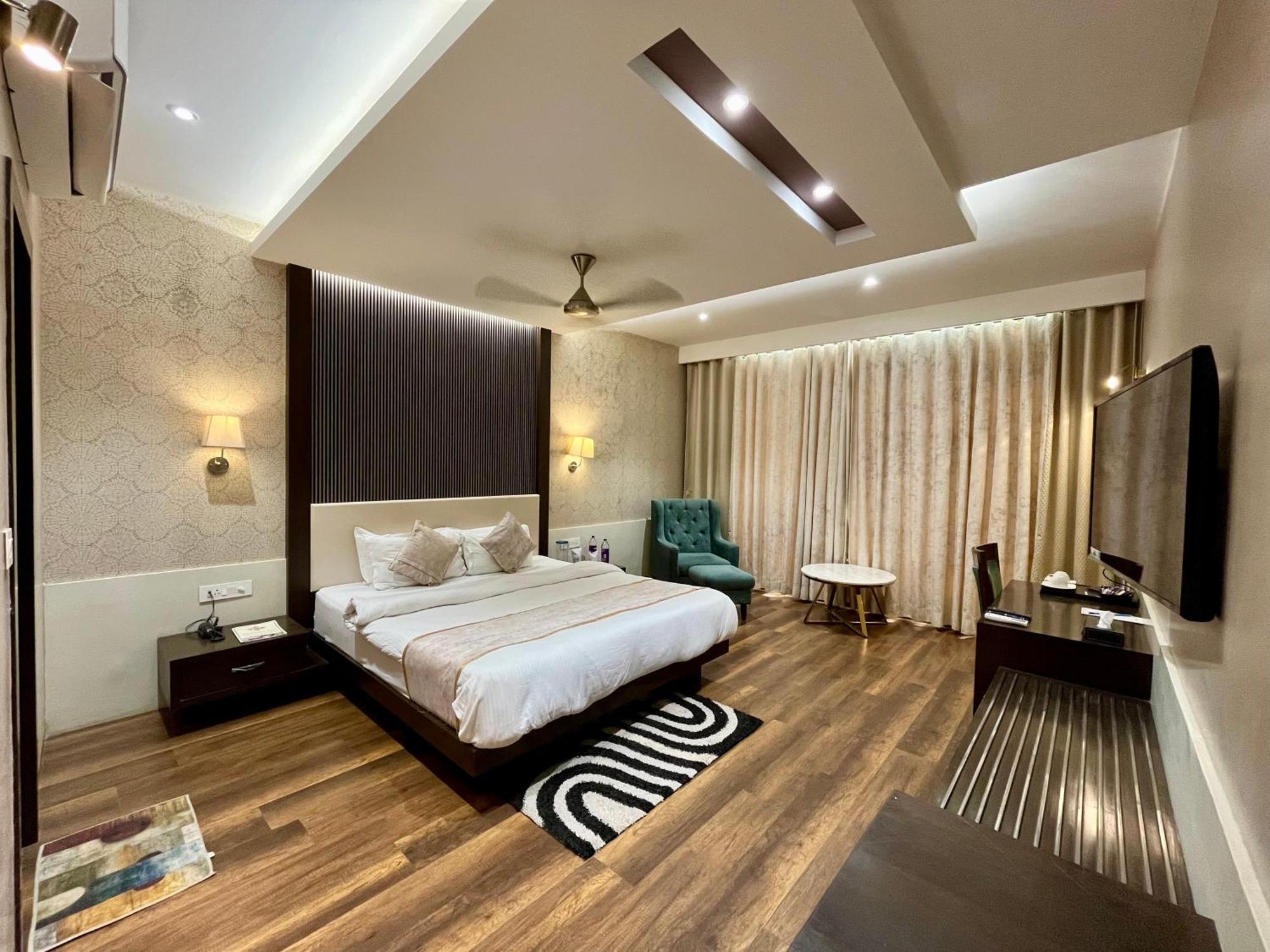 Hotel Royal Livin Varanasi Exterior photo