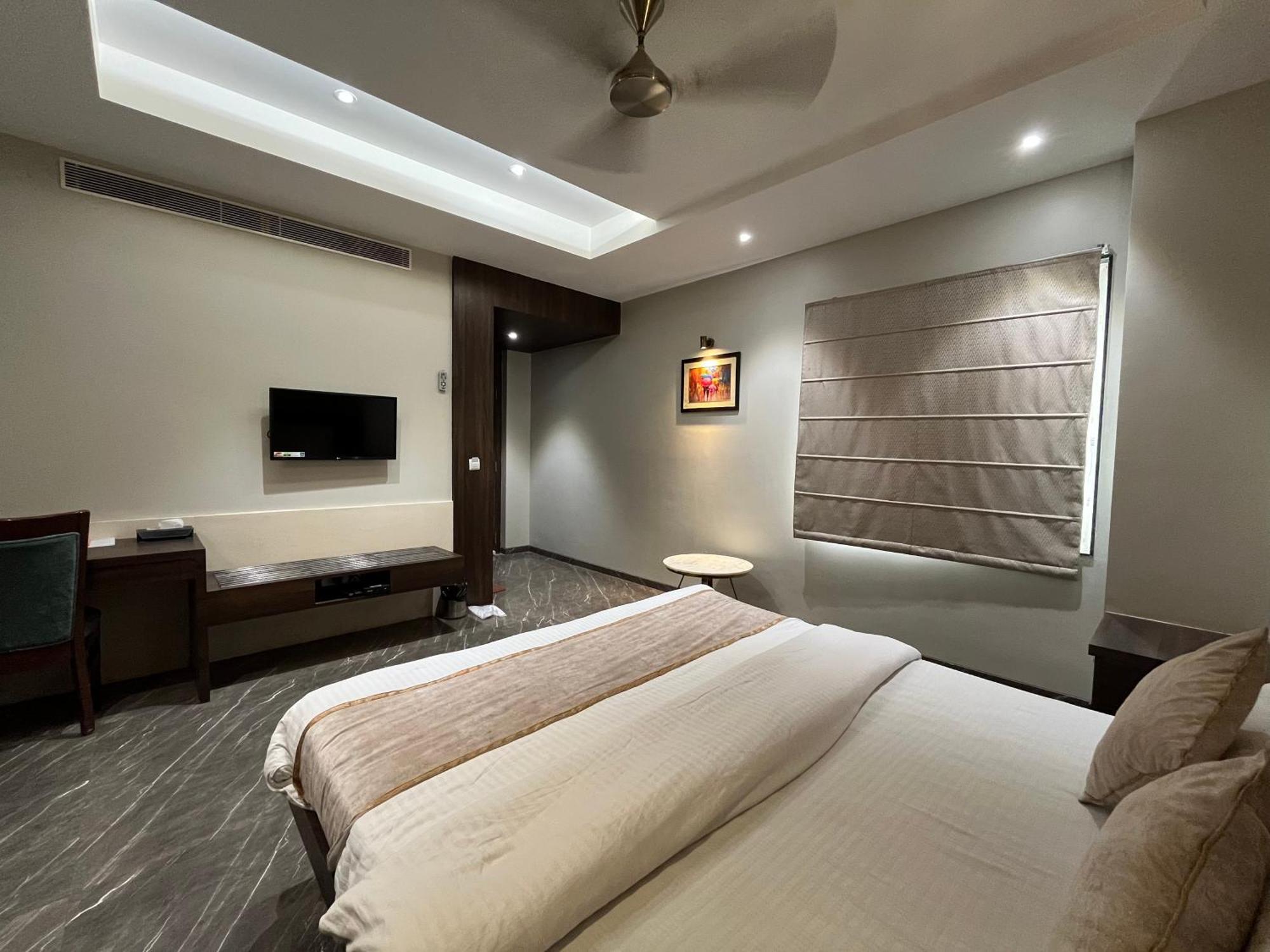 Hotel Royal Livin Varanasi Exterior photo