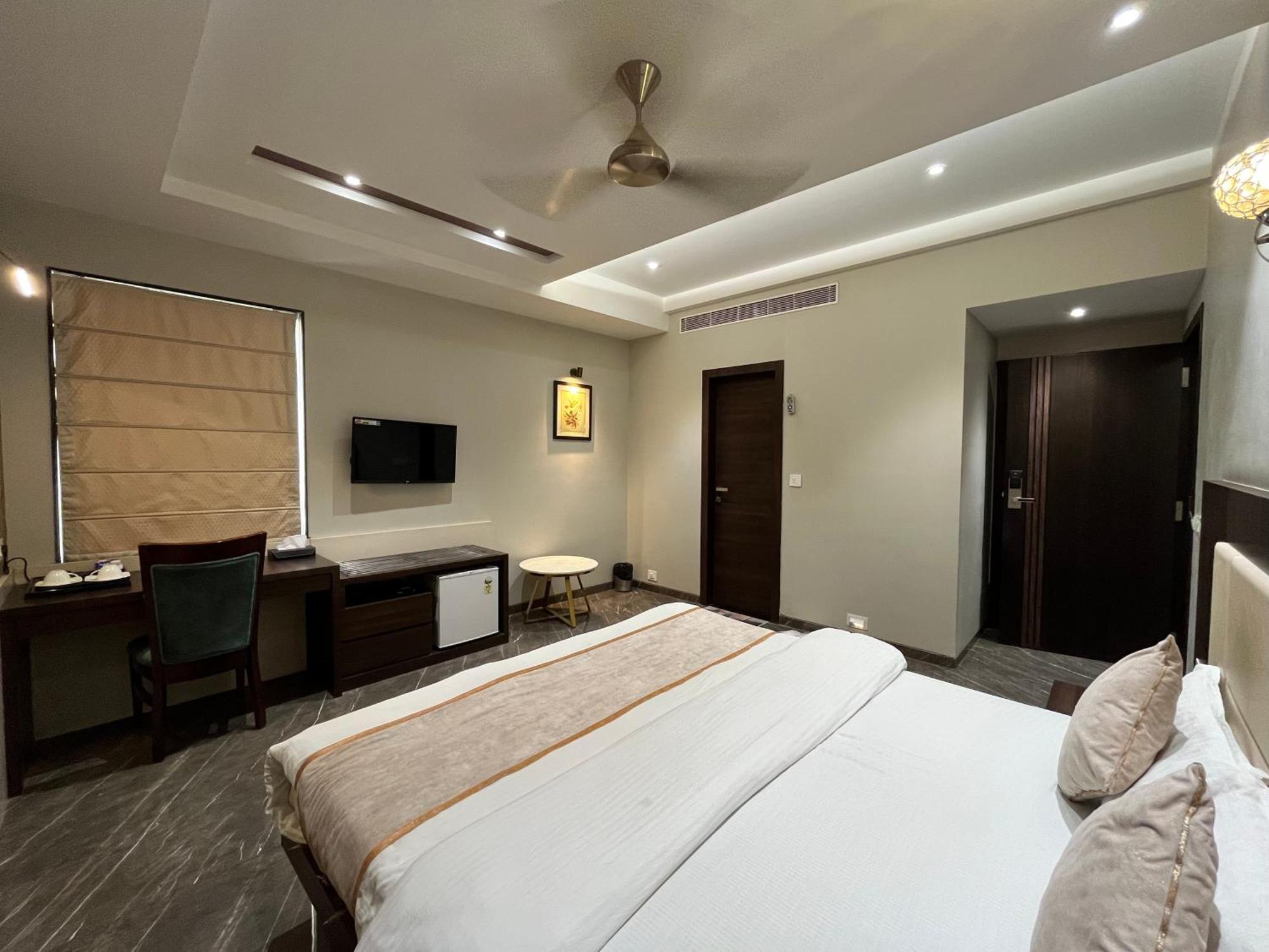 Hotel Royal Livin Varanasi Exterior photo
