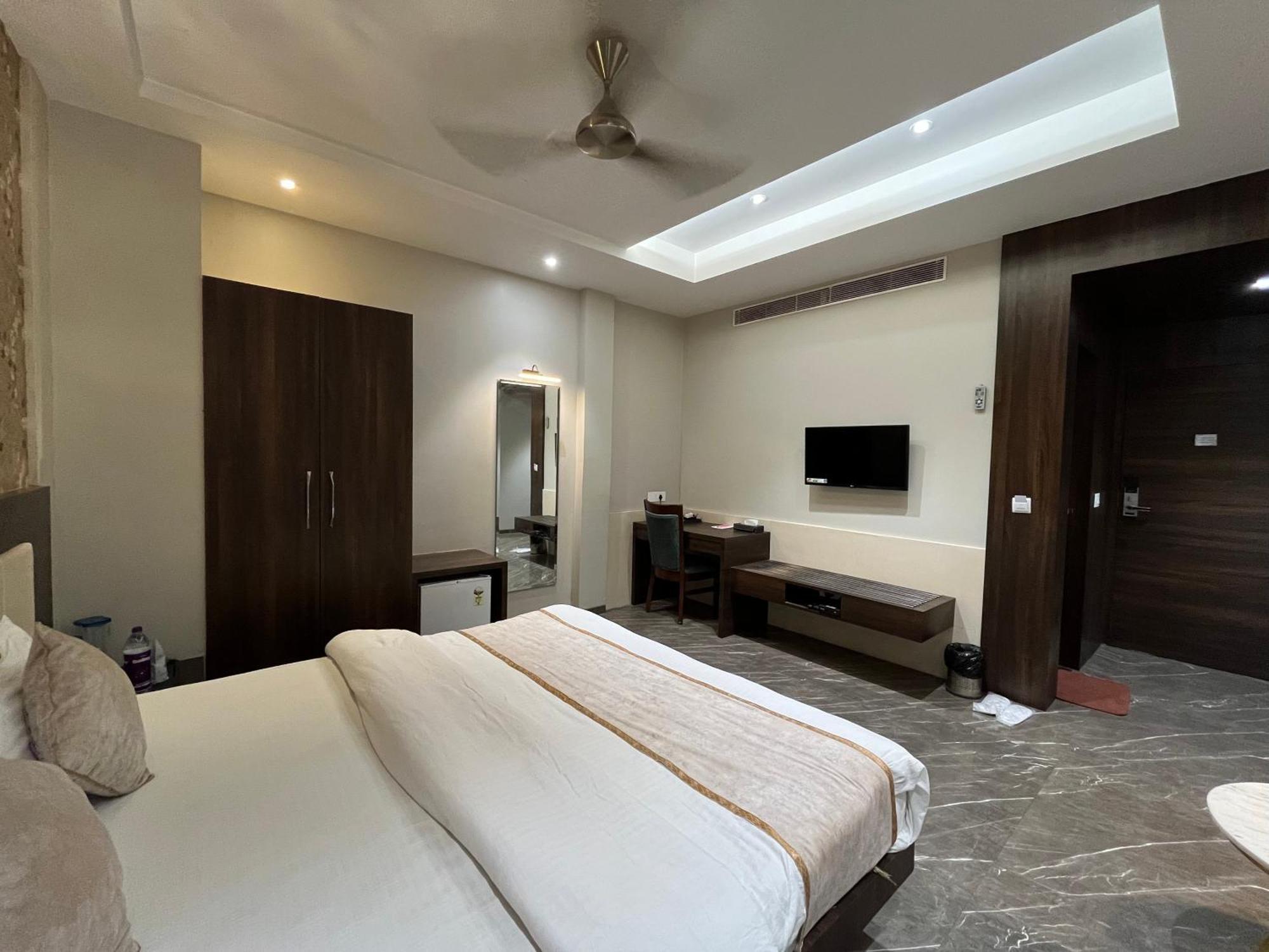 Hotel Royal Livin Varanasi Exterior photo